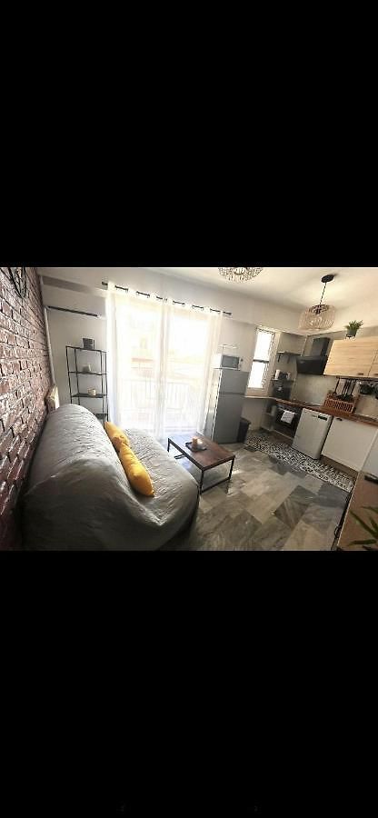Appartement T2 Face A La Avenue De La Californie *