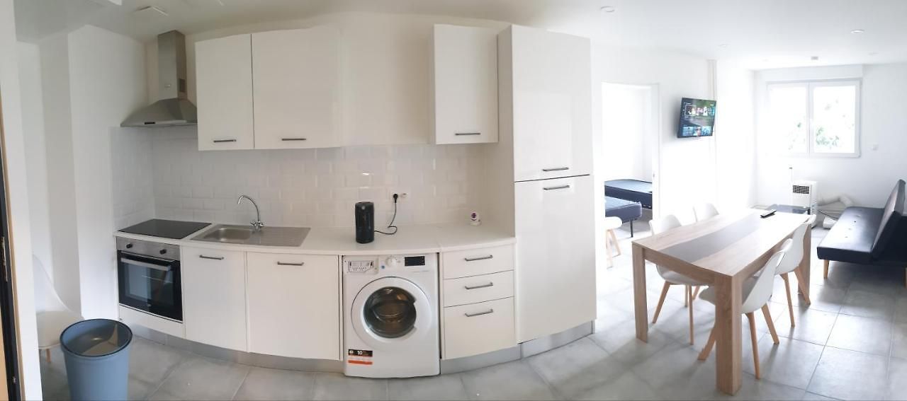 Renove 2023 Proche Aeroport 5min, Gare Sncf 2 Min, Tramway Au Pied De L'immeuble , Parking Possible, Renovated 2023 Near The Airport 5 Min, Train Station 2 Min, Tram Next To The Building 1 Min, Parking Possible Appartement Nice