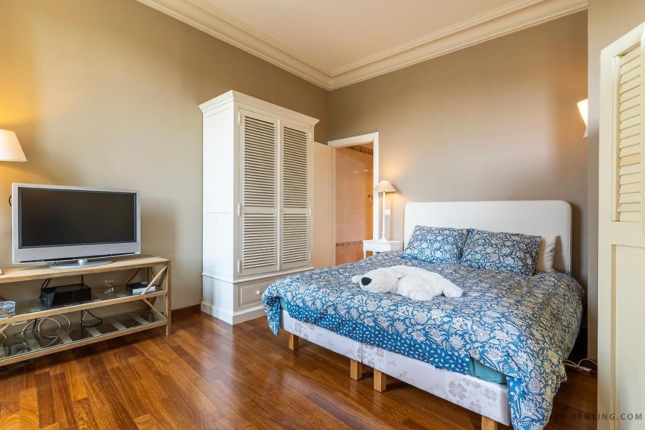 Renting - 13 Massena - Live A Dream Luxury Loft - Place Massena Apartment Nice