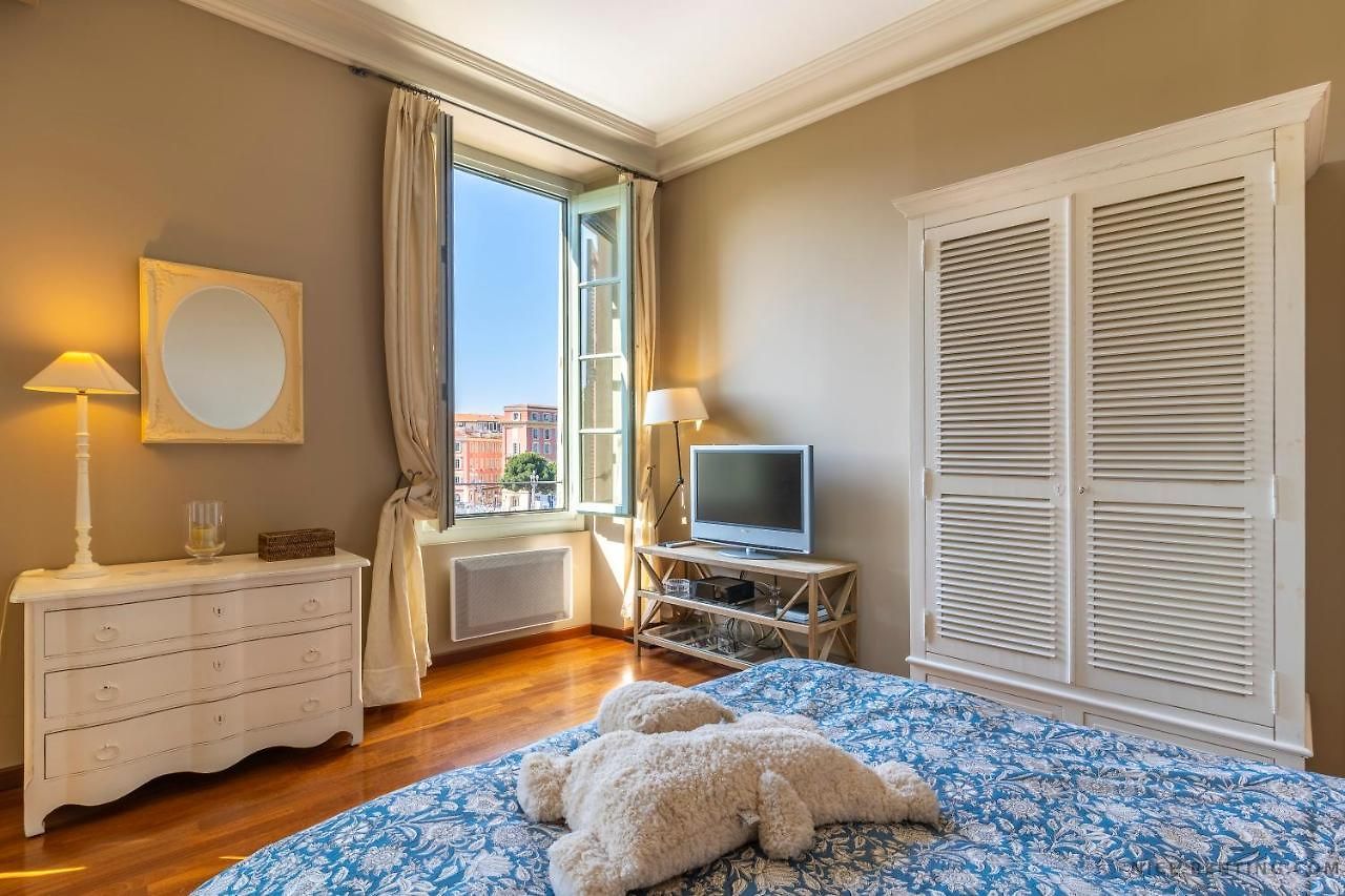 Renting - 13 Massena - Live A Dream Luxury Loft - Place Massena Nice