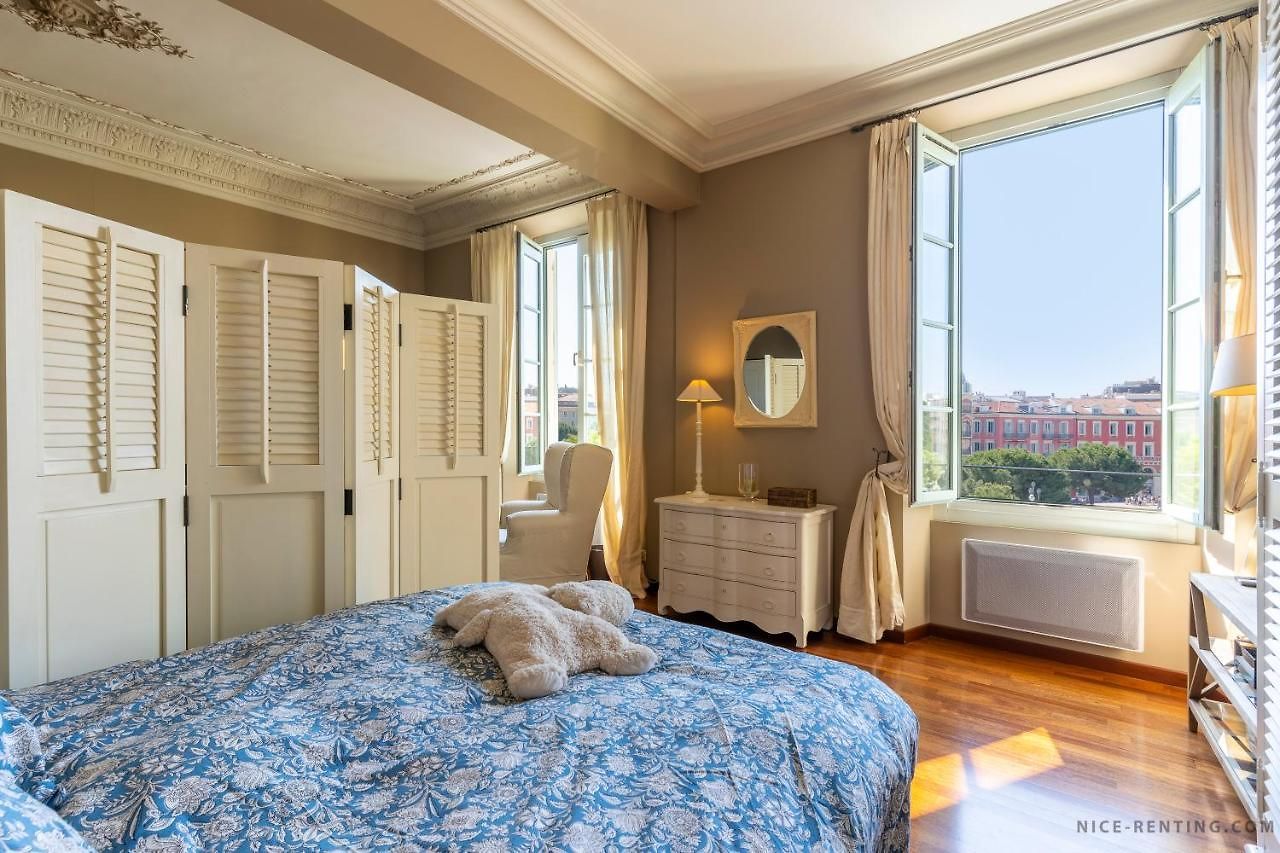Renting - 13 Massena - Live A Dream Luxury Loft - Place Massena Nice