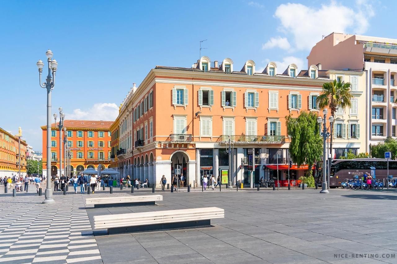 Renting - 13 Massena - Live A Dream Luxury Loft - Place Massena Nice
