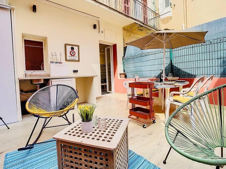 Terrasse Proche Port Et Plages De *