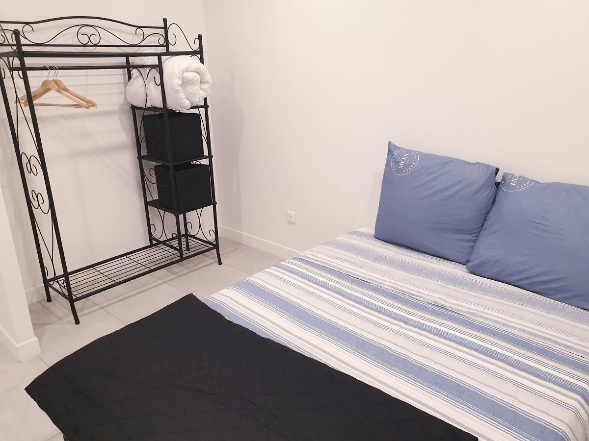 Appartement Renove 2023 Proche Aeroport 5min, Gare Sncf 2 Min, Tramway Au Pied De L'immeuble , Parking Possible, Renovated 2023 Near The Airport 5 Min, Train Station 2 Min, Tram Next To The Building 1 Min, Parking Possible *