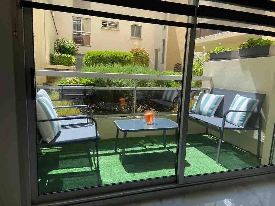 Superbe Carre Delfino Port De Appartement *