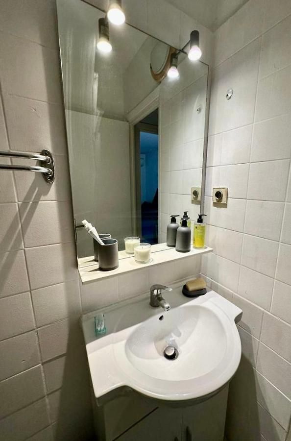 Appartement Bright With Balcony At The Foot Of The Sea Nice