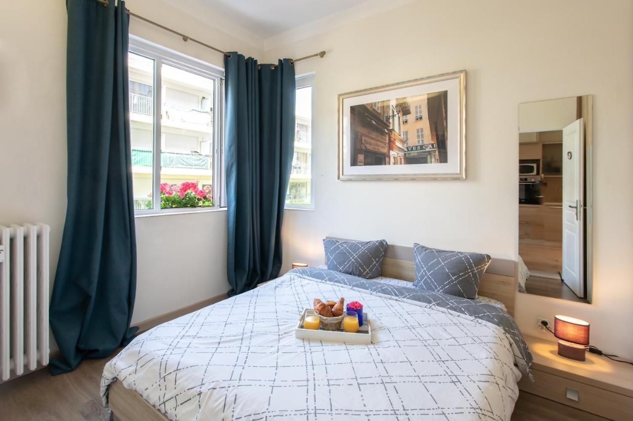 Beautiful , 3 Min Walk , Free Parking, Near Negresco Apartment Nice
