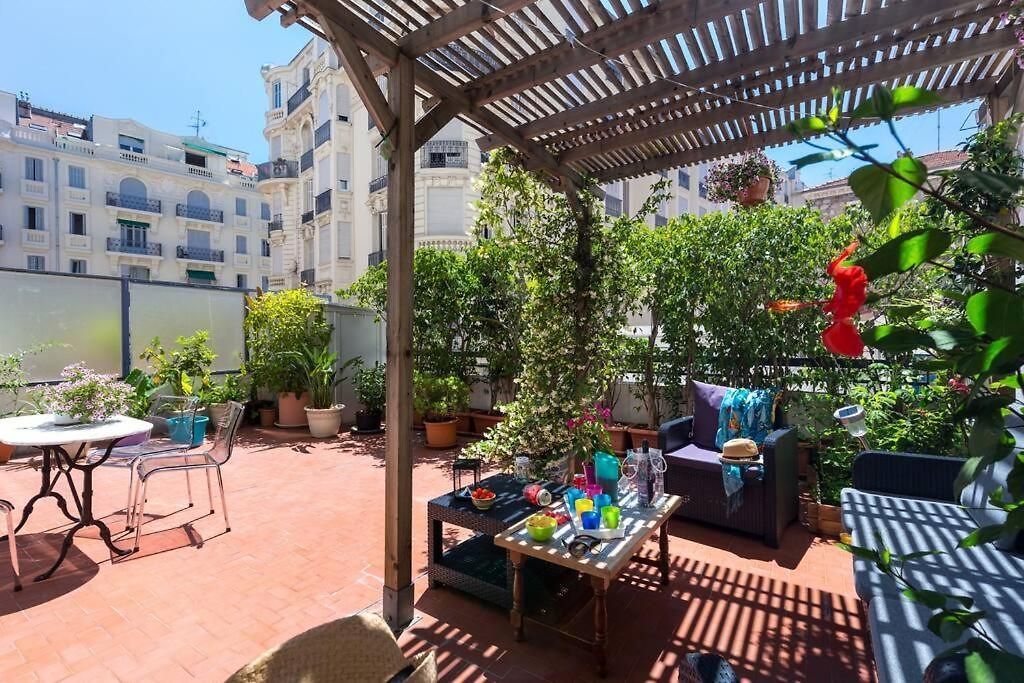 Centre - Terrasse Privé Exceptionnelle - Supérieur 3 Pièces Ac - Garage Privé *