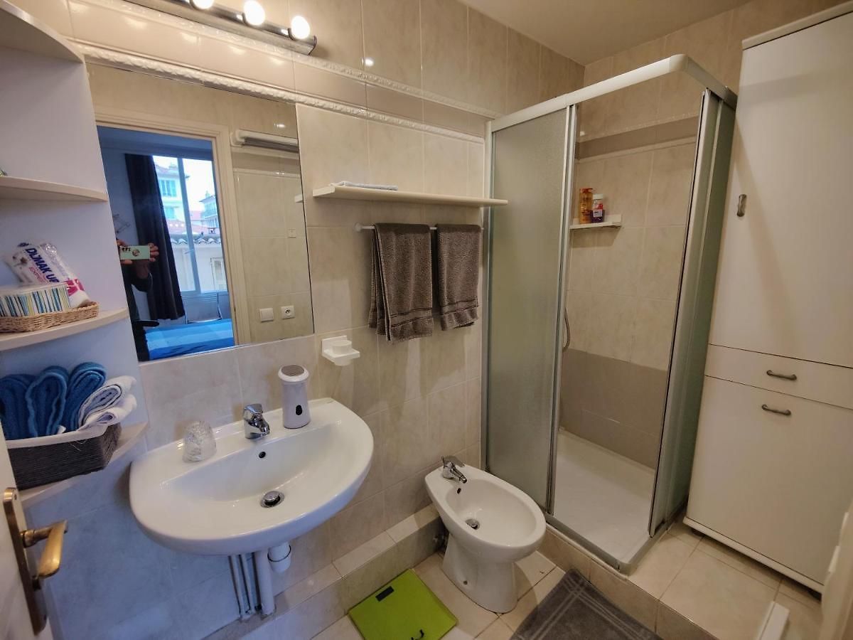 Close To Beaches And Shops, Up 6 Pers Appartement *