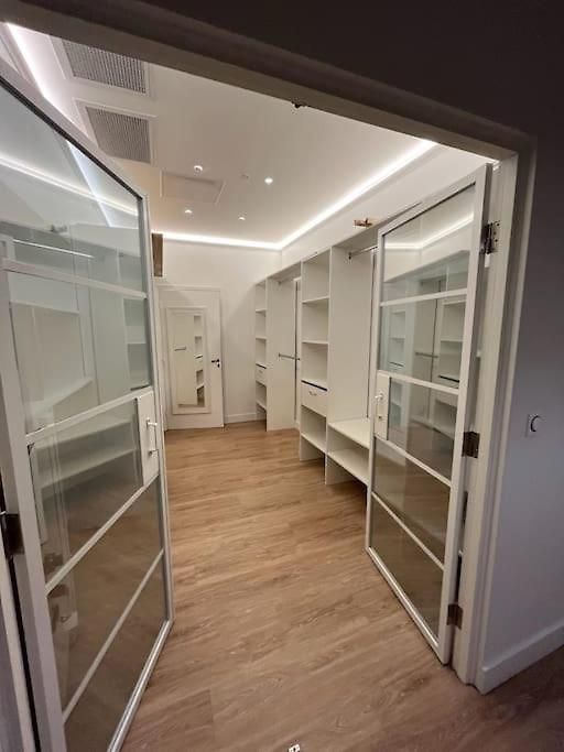 Appartement Large Haussmanian In The Heart Of