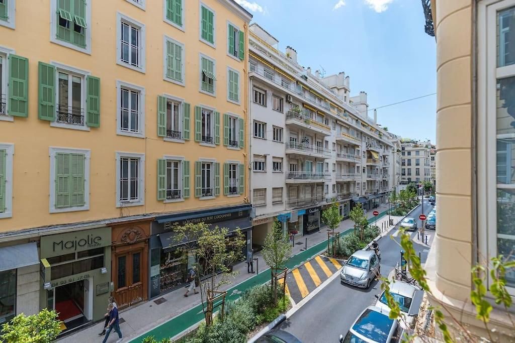Appartement Large Haussmanian In The Heart Of *