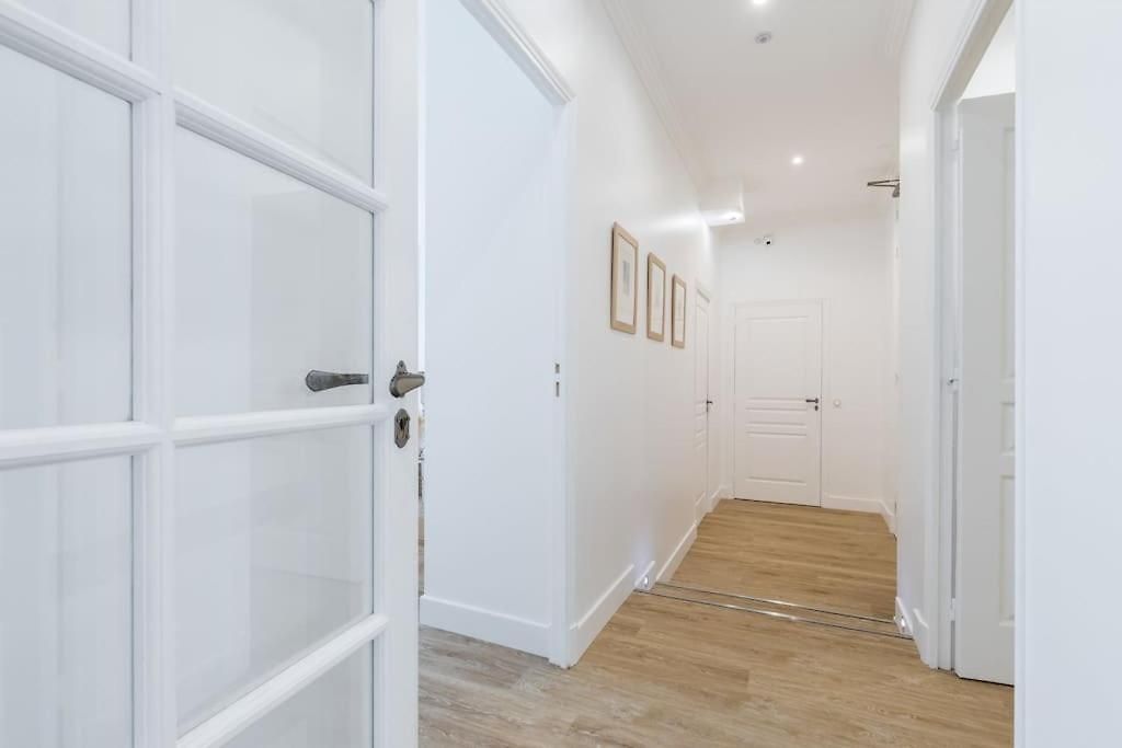 Appartement Large Haussmanian In The Heart Of *