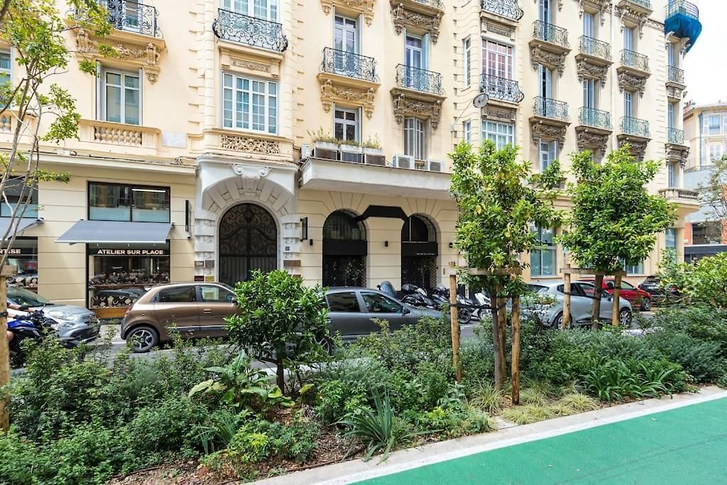 Large Haussmanian In The Heart Of Appartement *