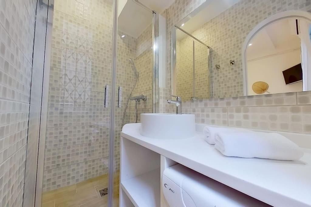 Studio Centre Proche Mer - Carre D'or