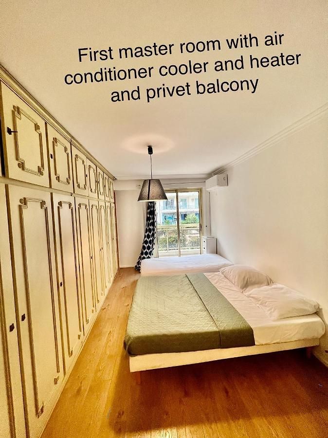 Beachfront And Sea View Entire 2 Crossing With Parking 4 Beds Two Double Bed And 2 Single Bed With 2 Sea View Balconies In Promenade Des Anglais Street 2 Bathroom 3 Wc With 40 Meters From The Beach With Perfect Air Conditioner Cooler Appartement