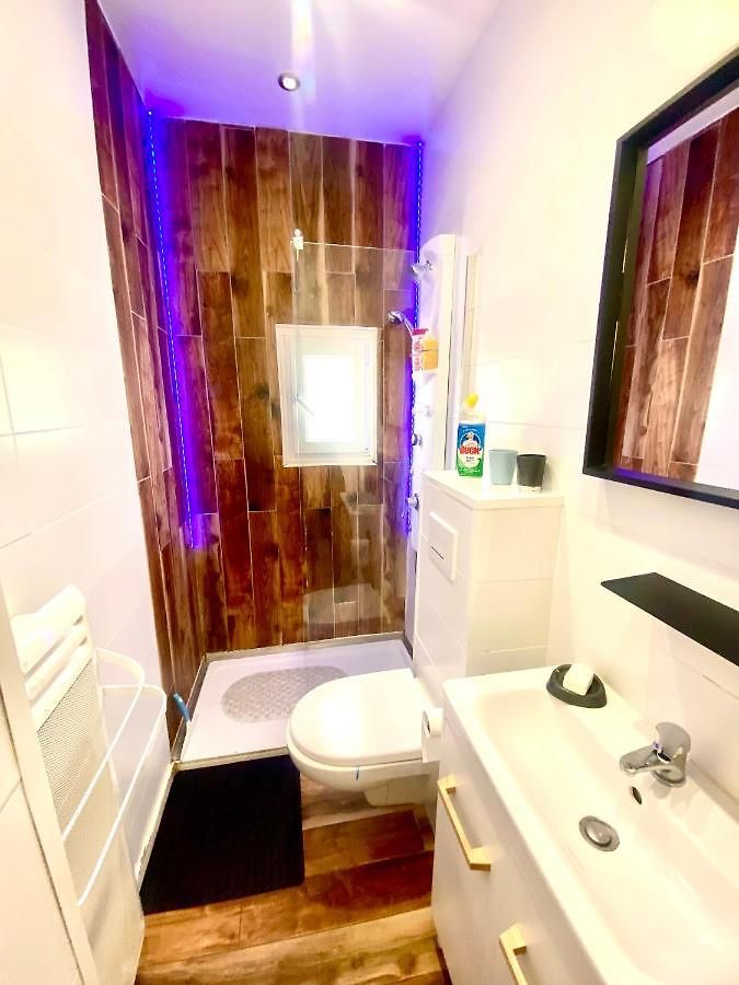 Appartement Grand T2 En Rez De Chaussée Avec Grande Terrasse Proche Du Centre Tramway à 2 Mn