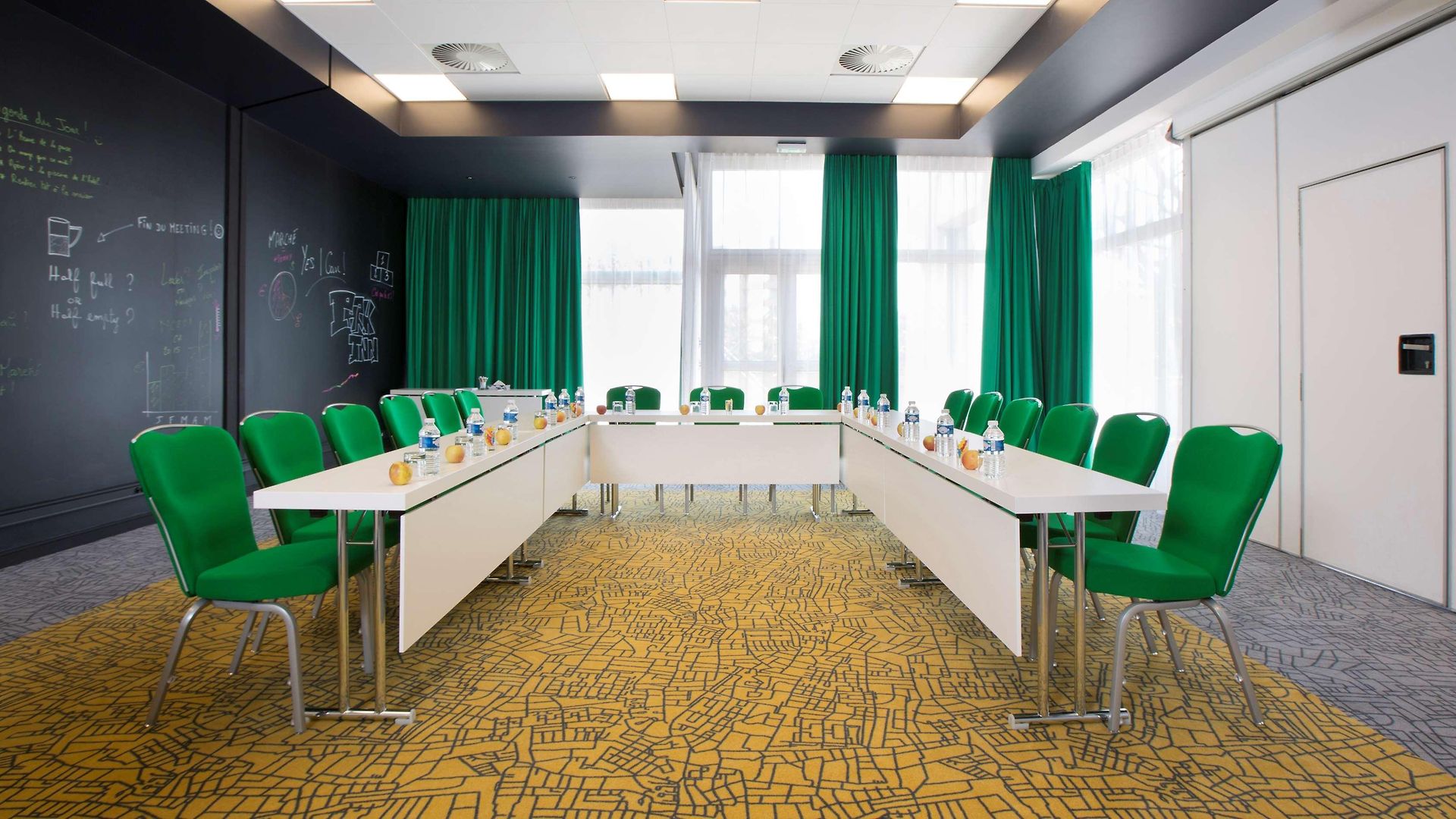 Hotel Radisson Airport 4*