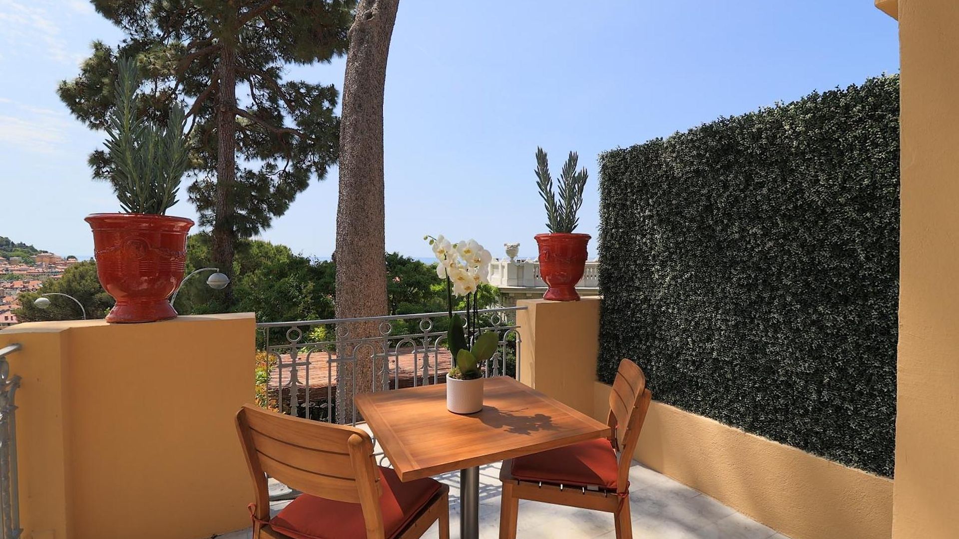 Hotel Petit Palais 4*