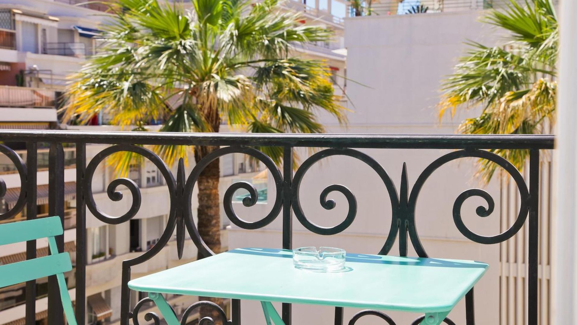 La Promenade Hotel 4*