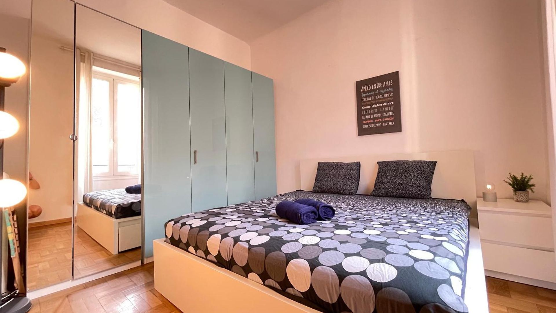 Renting - Grimaldi - Place Heart Of Golden Square - Ac - Fully Equipped Nice