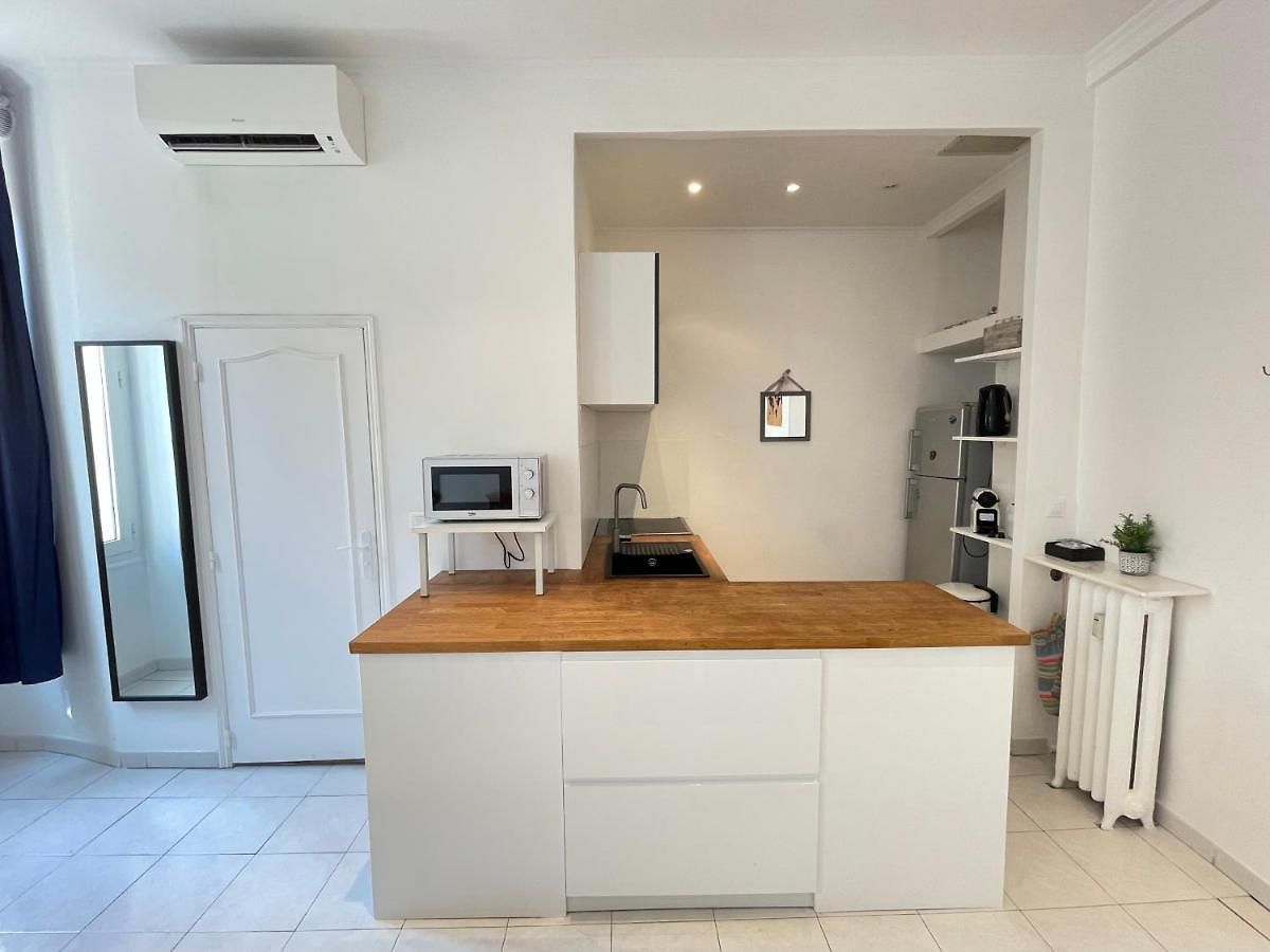 Renting - Grimaldi - Place Heart Of Golden Square - Ac - Fully Equipped Nice