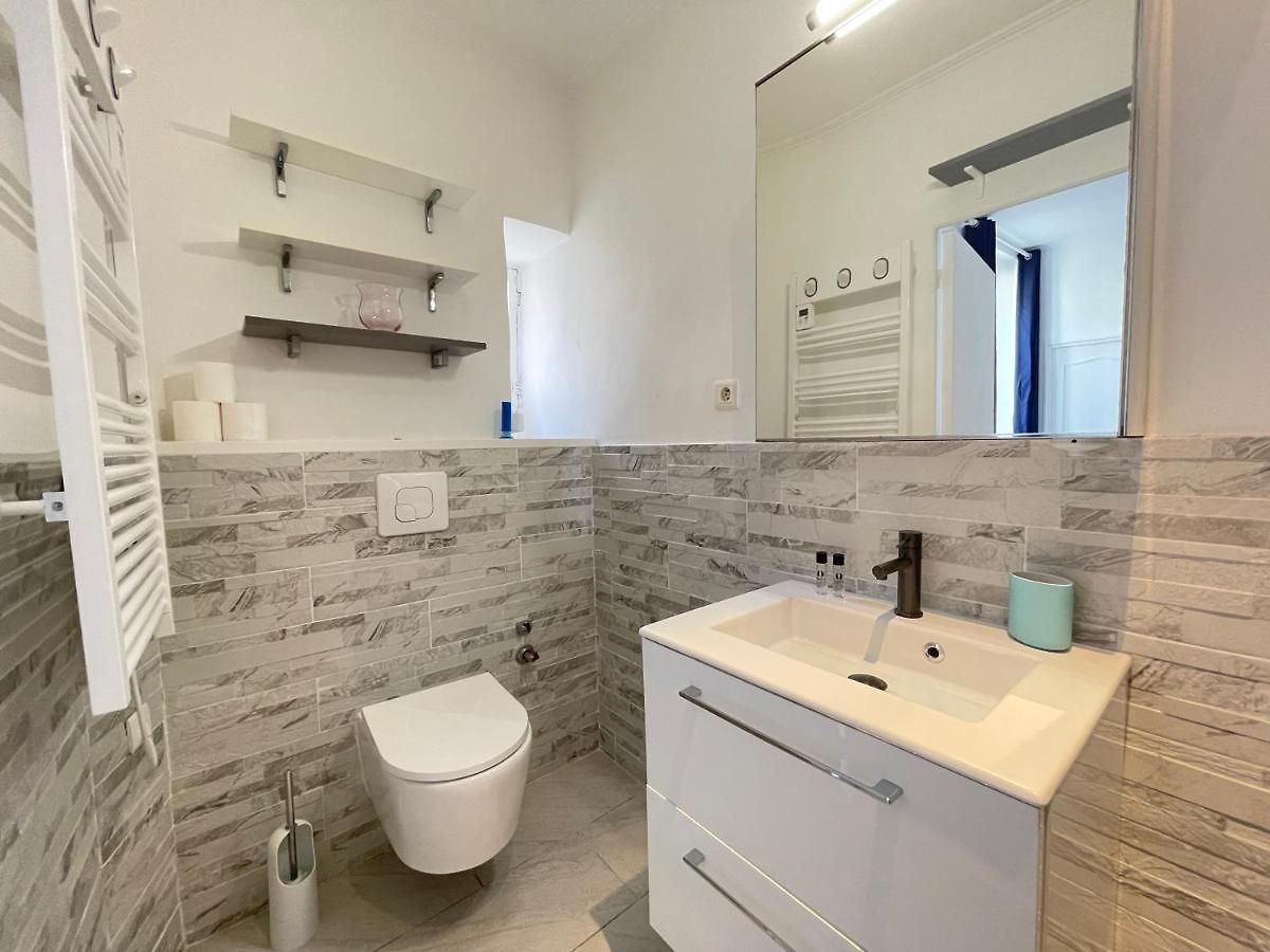 Appartement Renting - Grimaldi - Place Heart Of Golden Square - Ac - Fully Equipped *