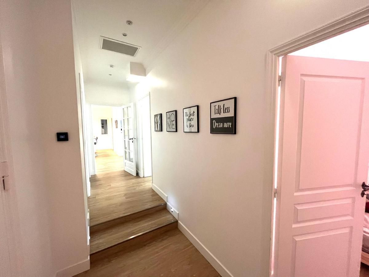 Large Haussmanian In The Heart Of Appartement *