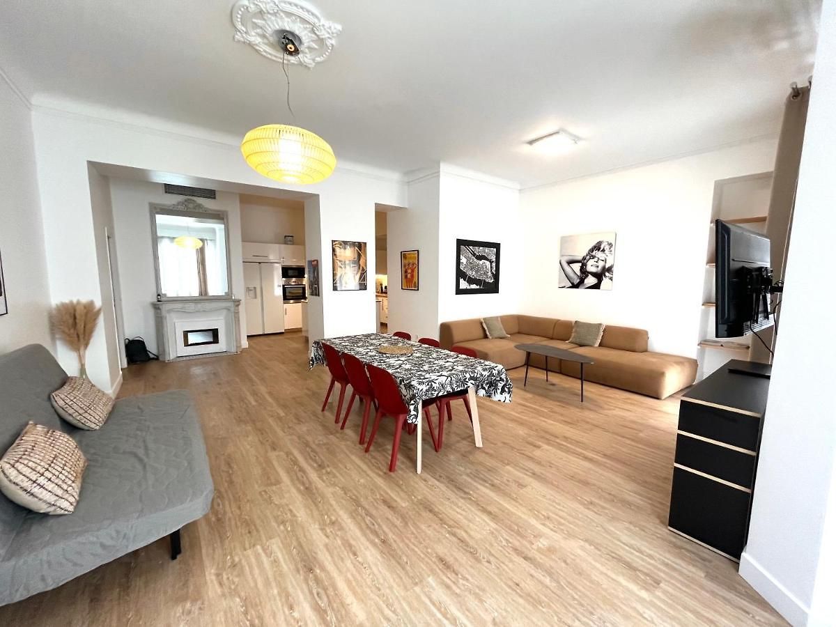 Large Haussmanian In The Heart Of Appartement Nice