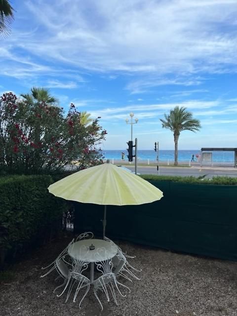 Jardin Sur La Promenade Des Appartement Nice