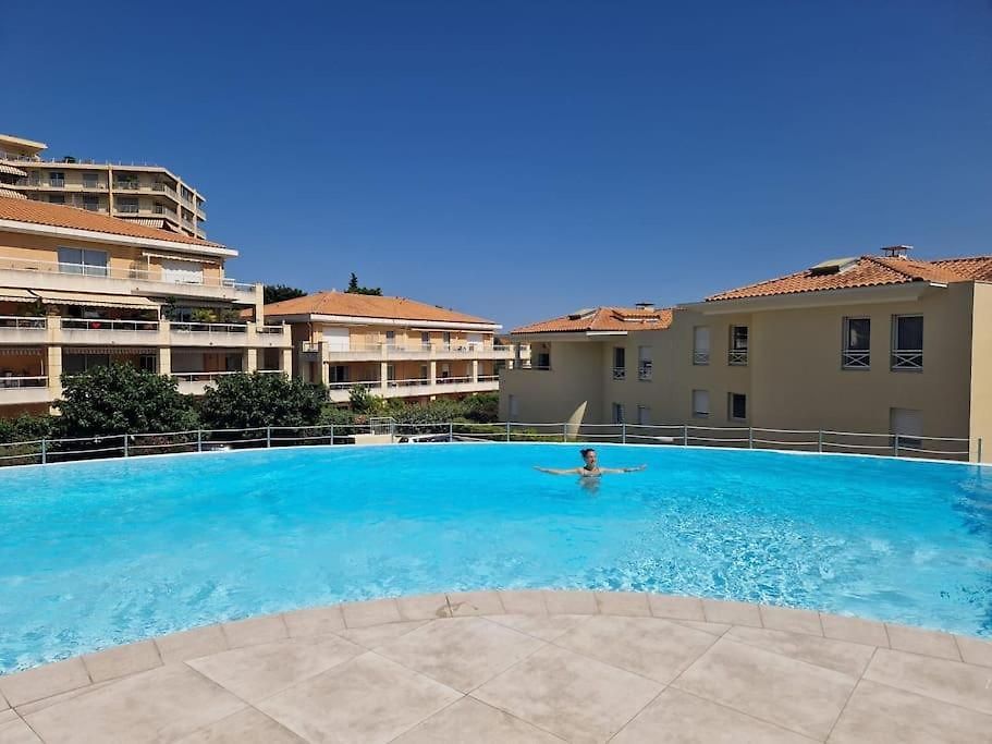 Appartement Beau 3 Pièces à - Terrasses Et Piscine *