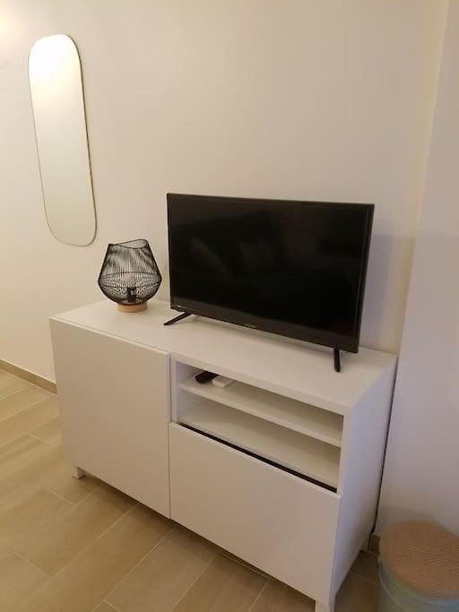 2 Pièces Cosy Neuf Patio Proche - *
