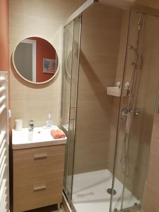 2 Pièces Cosy Neuf Patio Proche - *