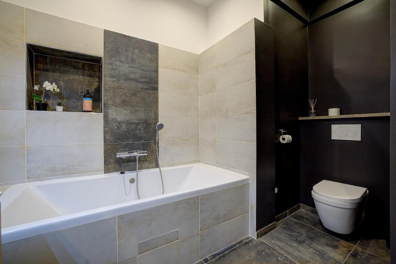 Couette-café Jacuzzi, 3 Min,