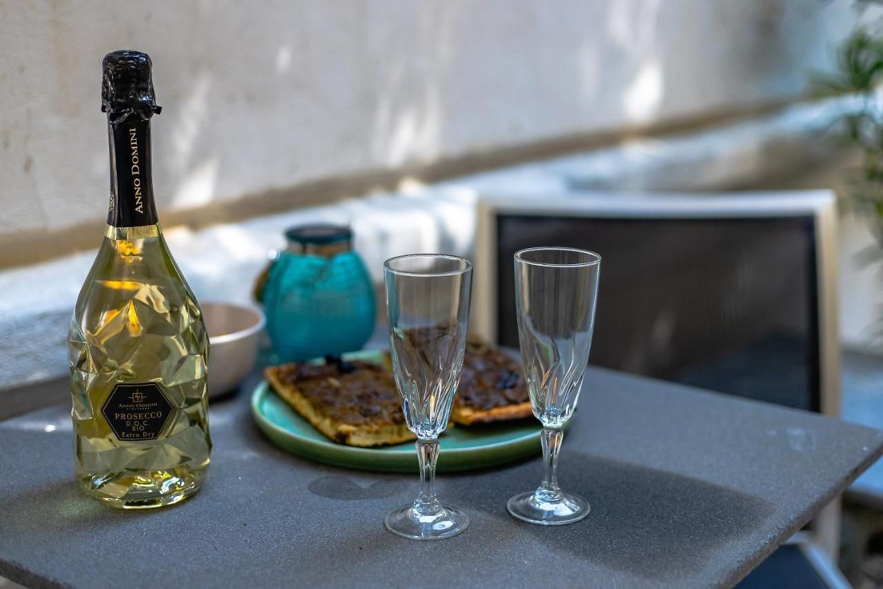Couette-café Jacuzzi, 3 Min, 4*