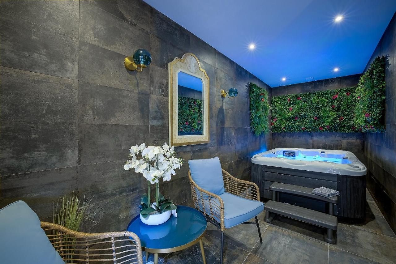 Jacuzzi, 3 Min, Couette-café