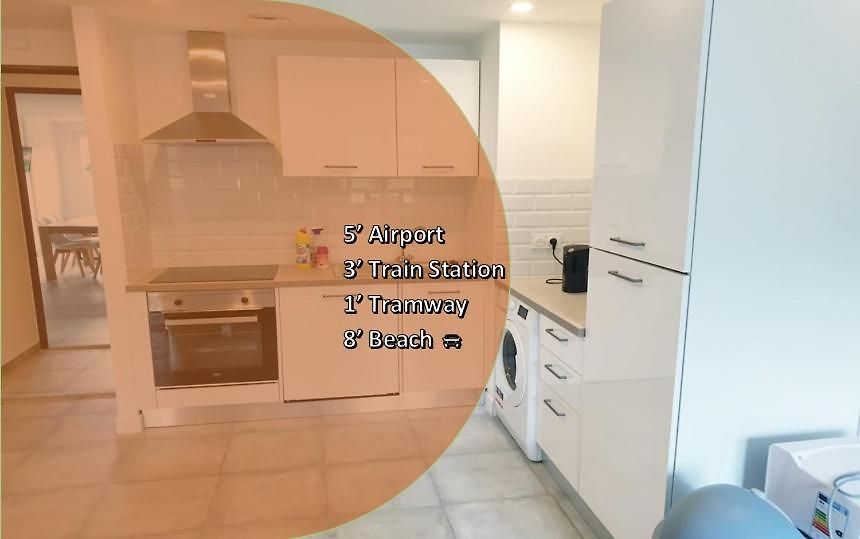 Couette-café Private room near airport 5 min train 3 min&tram on site, beach 7 min, 2 showers&2 toilets , Chambres privatives proche aéroport 5 min train 3 min et tramway sur place, plage 7 min, 2 douches et 2 wc Nice
