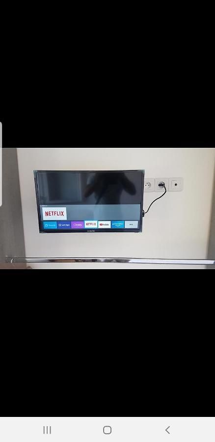 Couette-café Private room near airport 5 min train 3 min&tram on site, beach 7 min, 2 showers&2 toilets , Chambres privatives proche aéroport 5 min train 3 min et tramway sur place, plage 7 min, 2 douches et 2 wc Nice