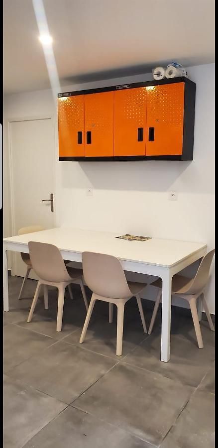 Private room near airport 5 min train 3 min&tram on site, beach 7 min, 2 showers&2 toilets , Chambres privatives proche aéroport 5 min train 3 min et tramway sur place, plage 7 min, 2 douches et 2 wc Nice