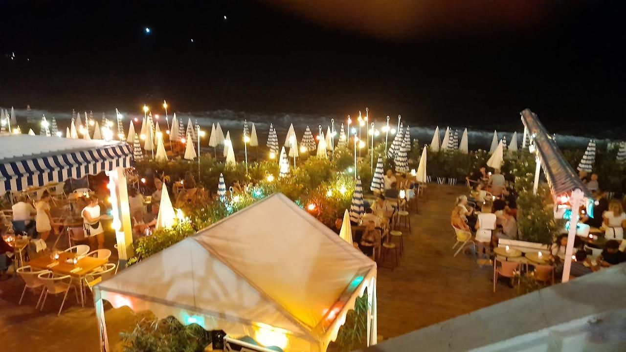 Couette-café Exclusive Dans 2 Pieces 40 M2 Atypique Original Dans Grande Structure Type D'hote 80 M2 200 M Promenade Des Sejour 4*
