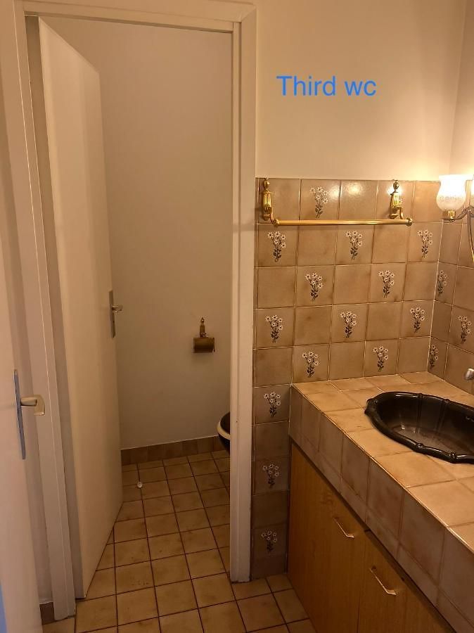 Beachfront And Sea View Entire 2 Crossing With Parking 4 Beds Two Double Bed And 2 Single Bed With 2 Sea View Balconies In Promenade Des Anglais Street 2 Bathroom 3 Wc With 40 Meters From The Beach With Perfect Air Conditioner Cooler