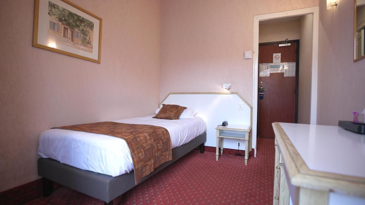 Busby Hotel 3*