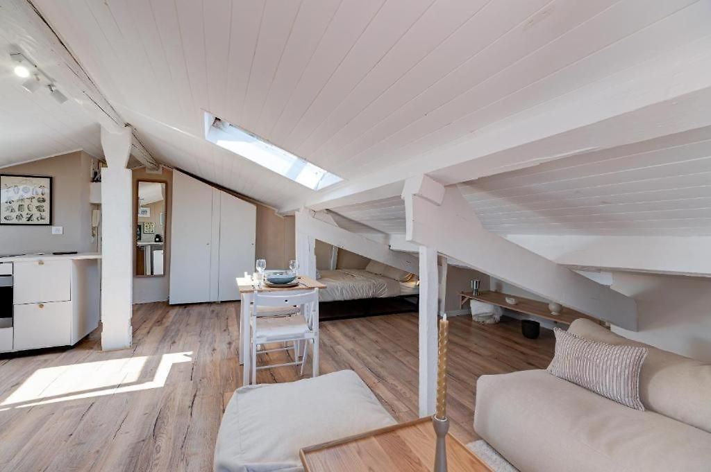 Lovely - Port De Appartement