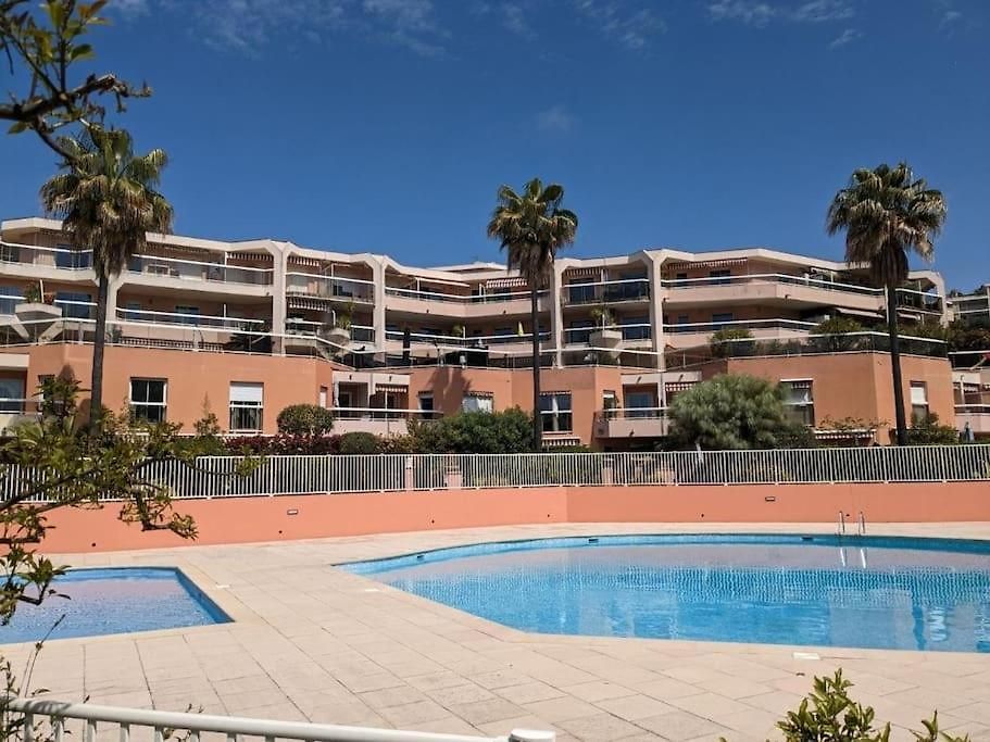 Appartement Vue Mer Sur Les Hauteurs De *