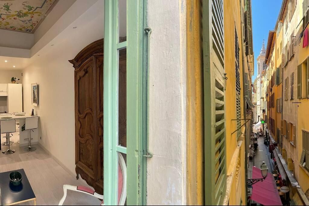 Luxury In The Heart Of Old Town Nice. Apartment