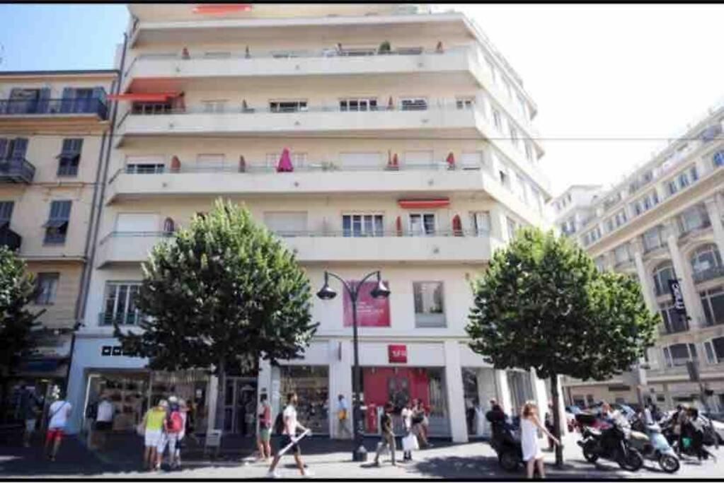 Centre Sur Avenue Jean Medecin à 8 Minutes De Marche