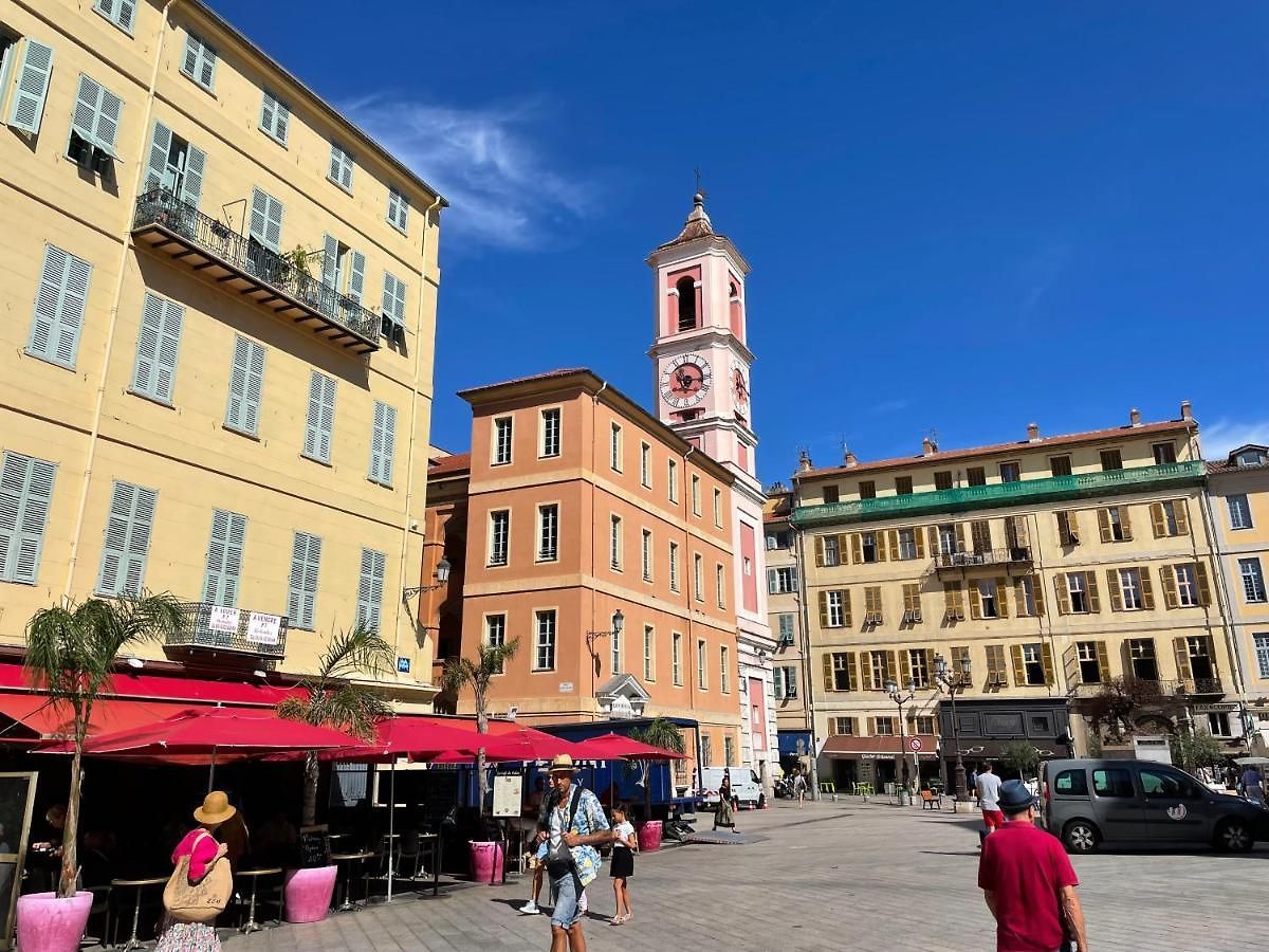 Old Town Place Rossetti Themed 2br Full Air Conditioning Nice
