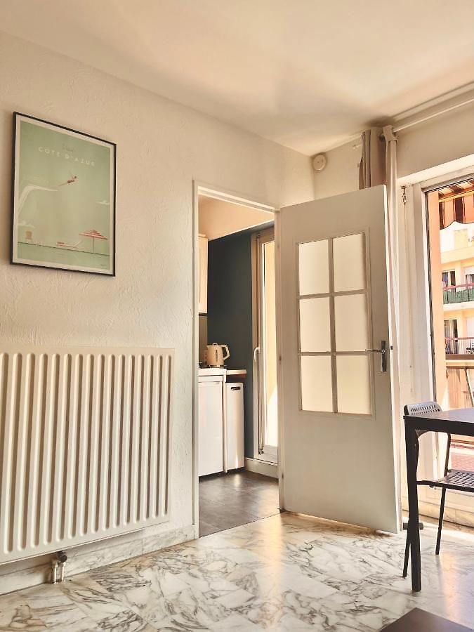 Appartement With Terrace And Sea View, 10 Min To The Nice