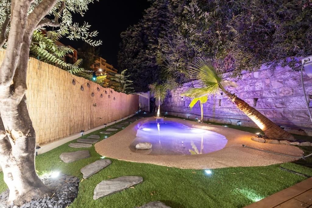 Amazing Garden In City Center - Aircon Apartment