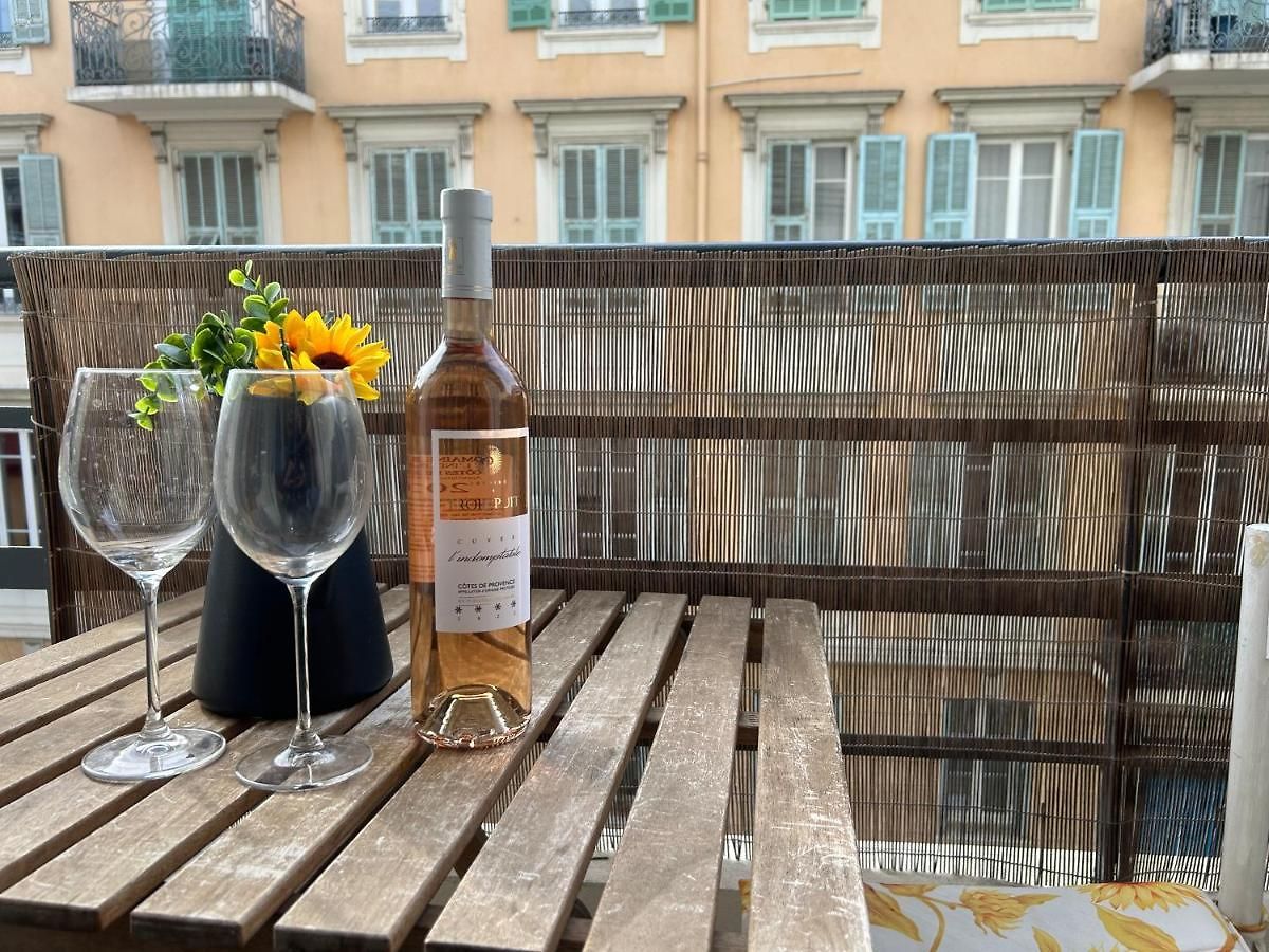 Lumineux Avec Balcon à Proximité De La Appartement