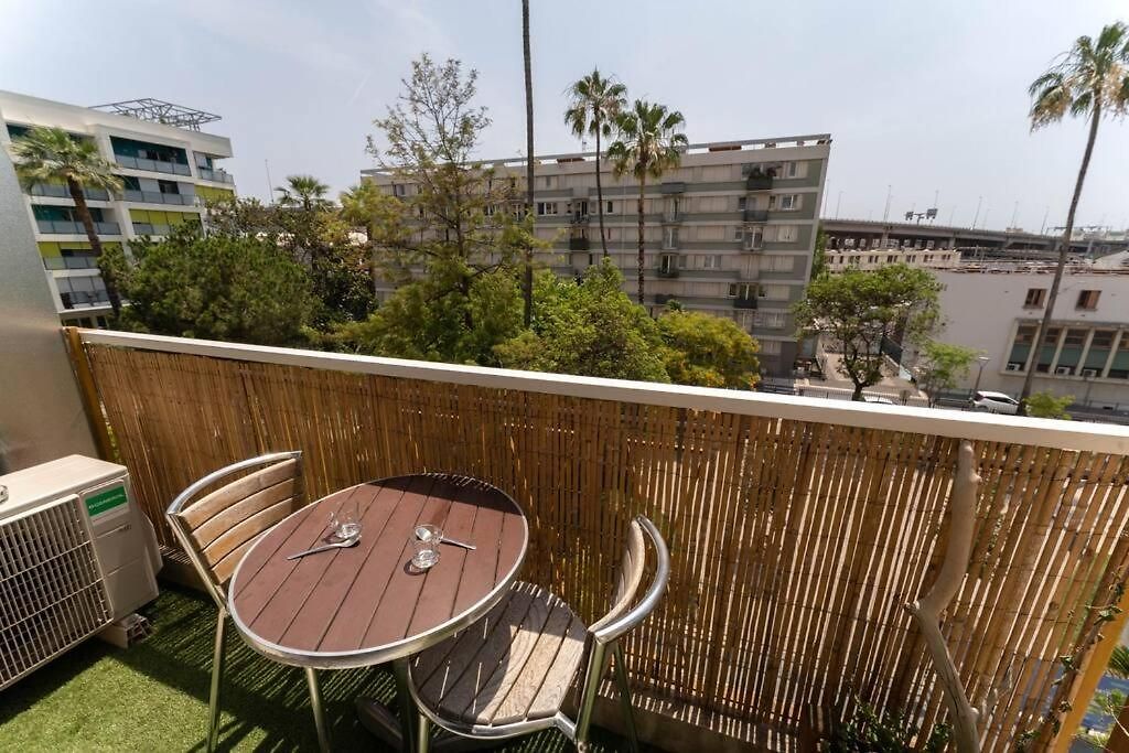 Centre Avec Balcon Nice
